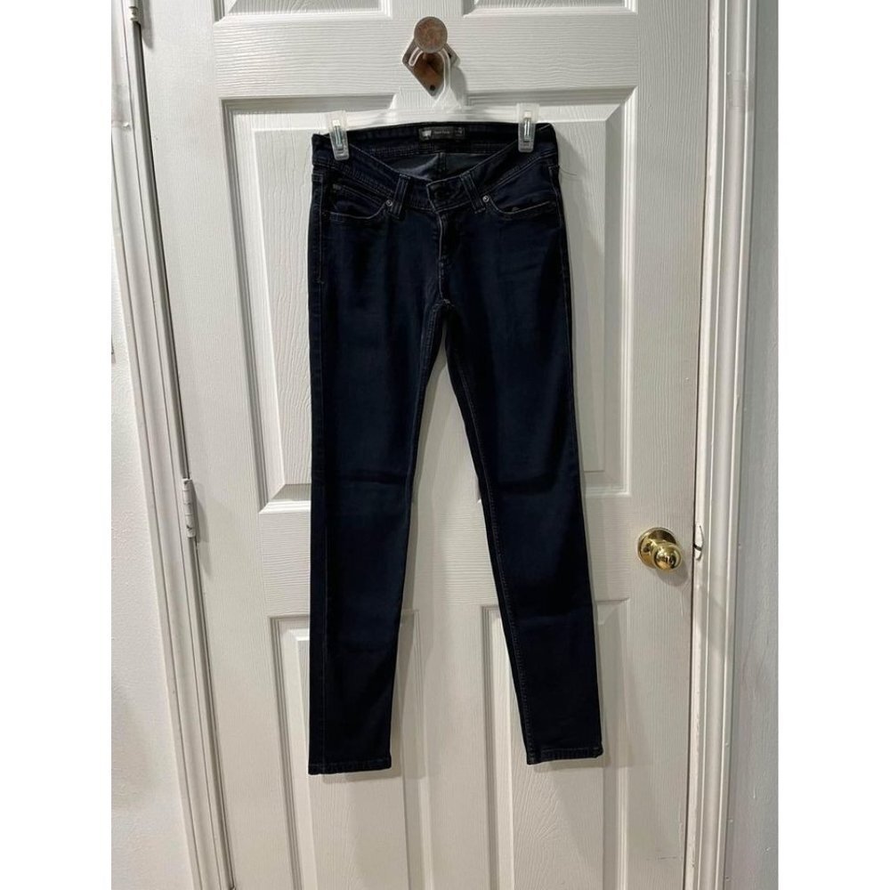 Levi’s low rise demi curve dark wash skinny jean size 3 M/26